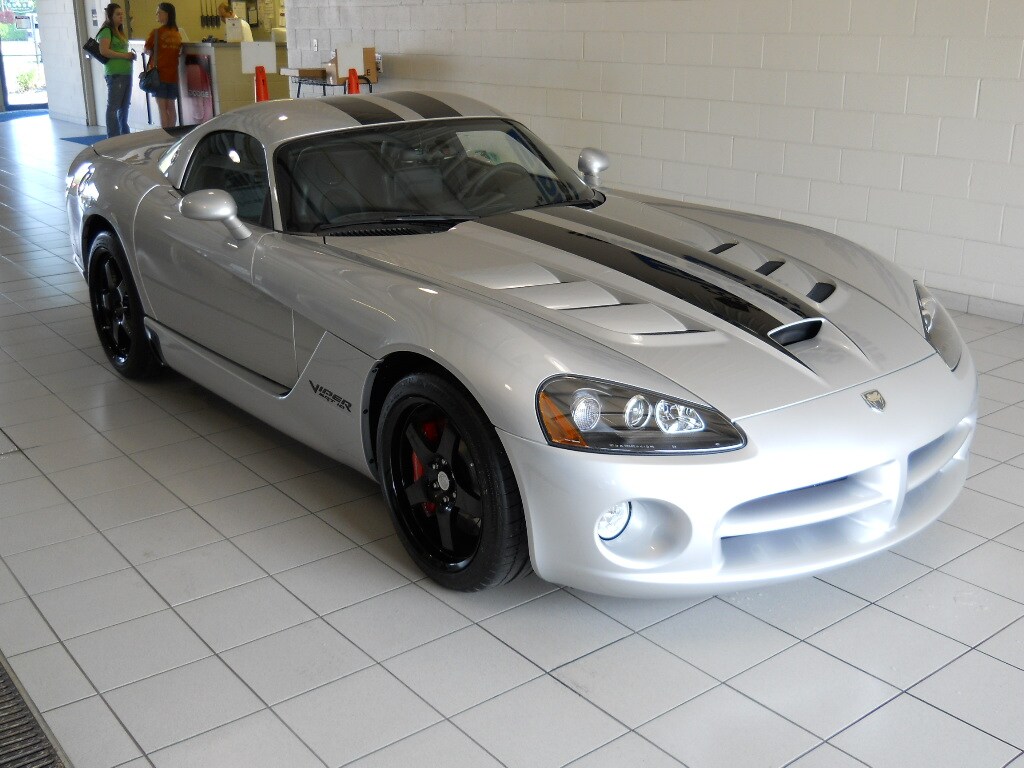 09 DODGE VIPER SILVER 002.jpg