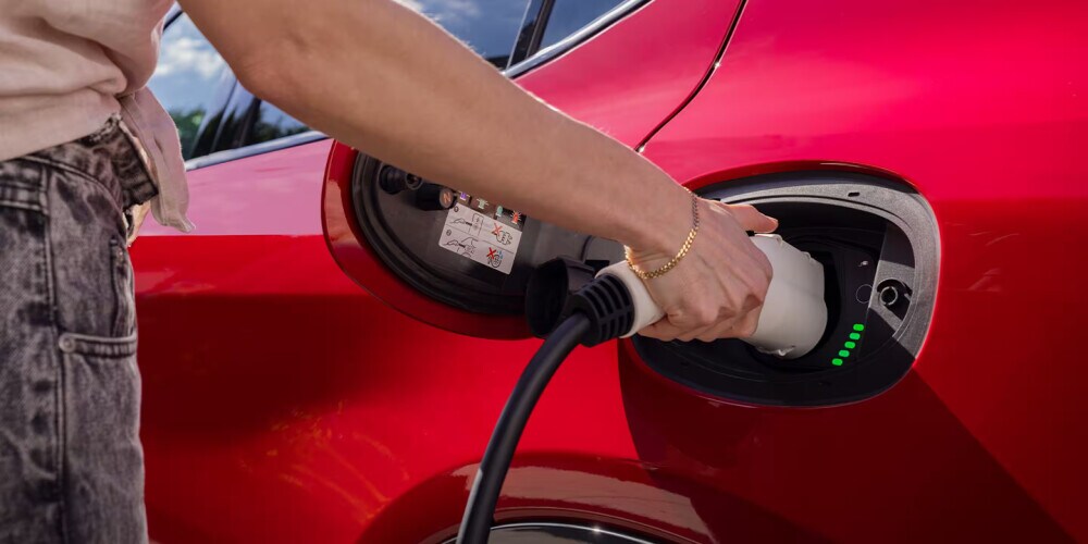 2024 Dodge Hornet charging