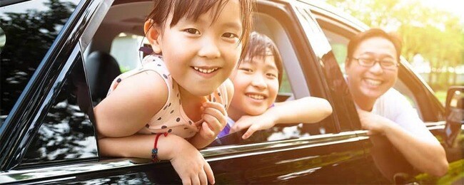 Happy-family-in-crossover-suv.jpg