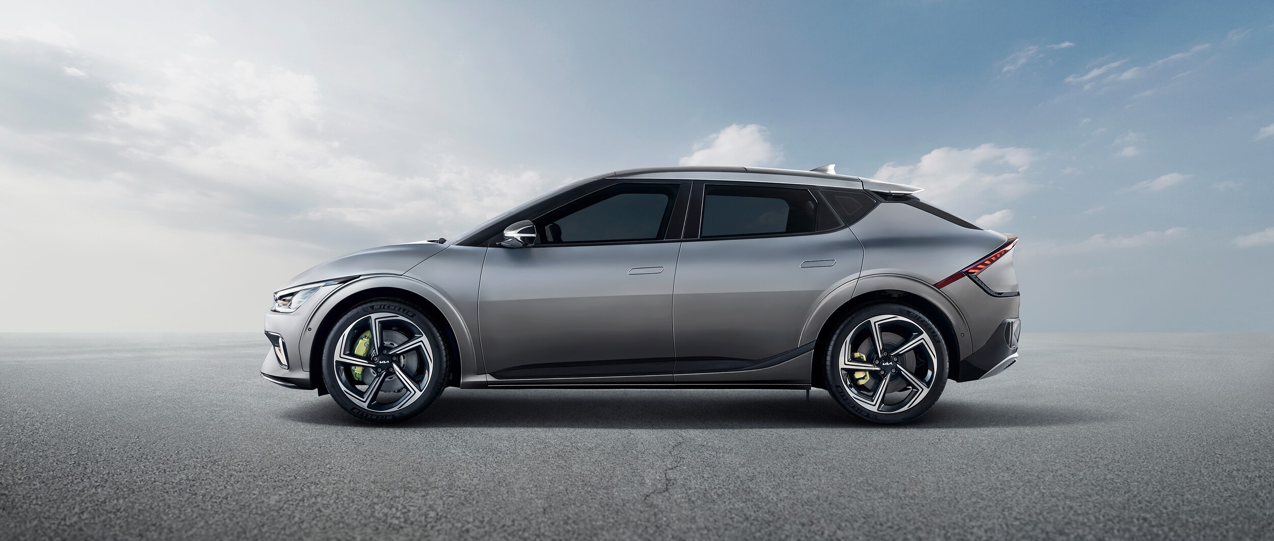 2023-KIA-EV6-GT-SUV-L02.jpg