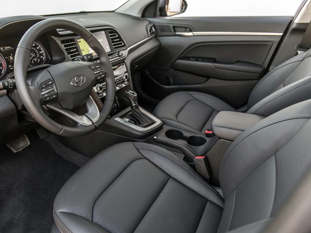 Hyundai Elantra Front Interior.jpg