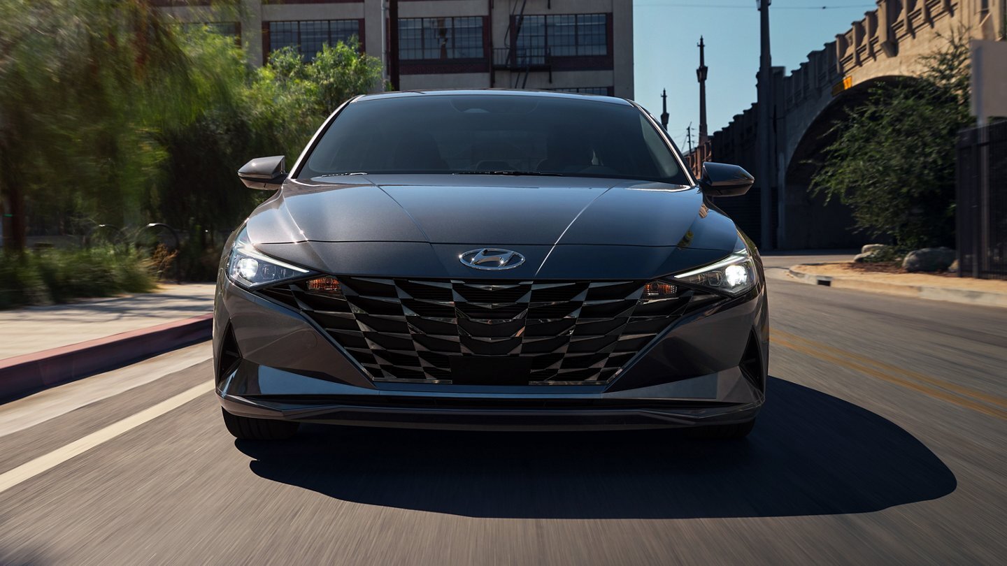 2022 Hyundai Elantra Performance 2022 Hyundai Elantra Feature Comparison
