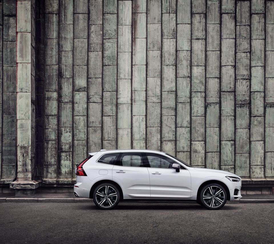 2018-Volvo-XC60-RDesign-T6-SUV-L01.png