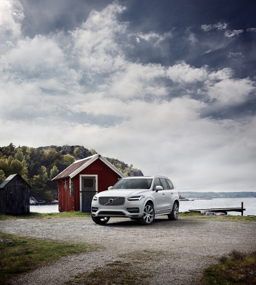 2018-Volvo-XC90-Inscription-T8-SUV-L01.png