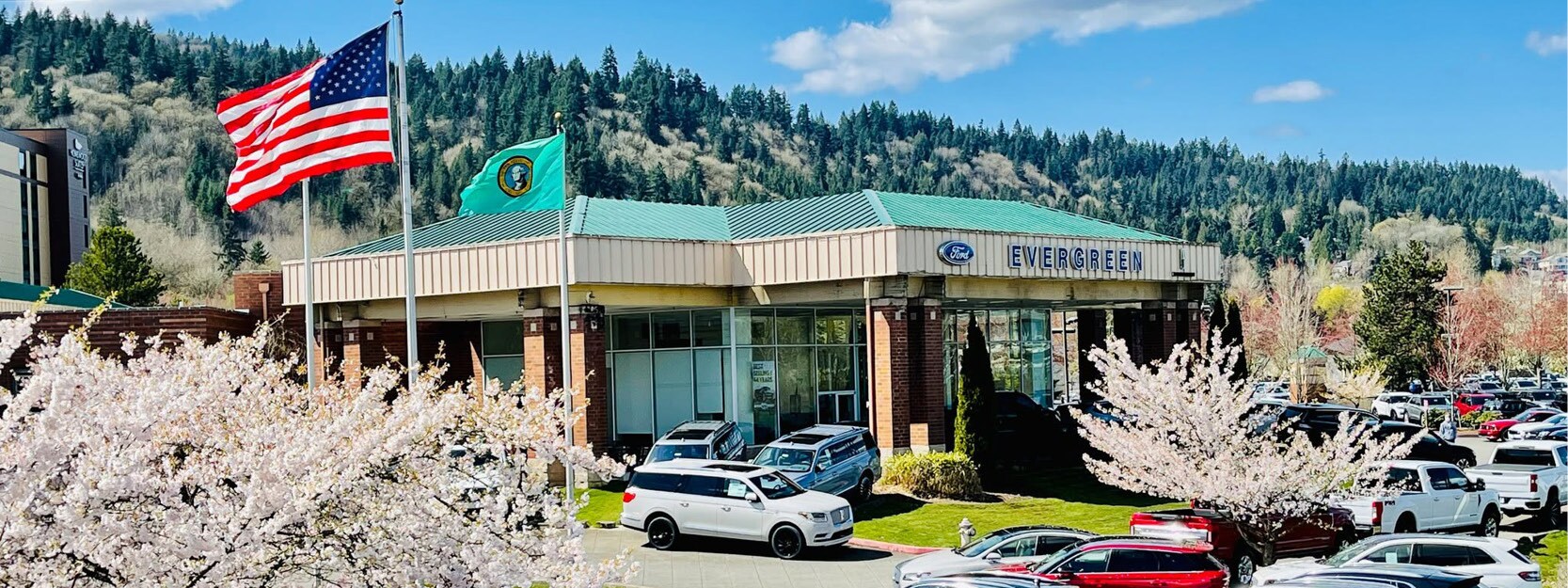 Exterior view of the Evergreen Lincoln dealership in Issaquah.