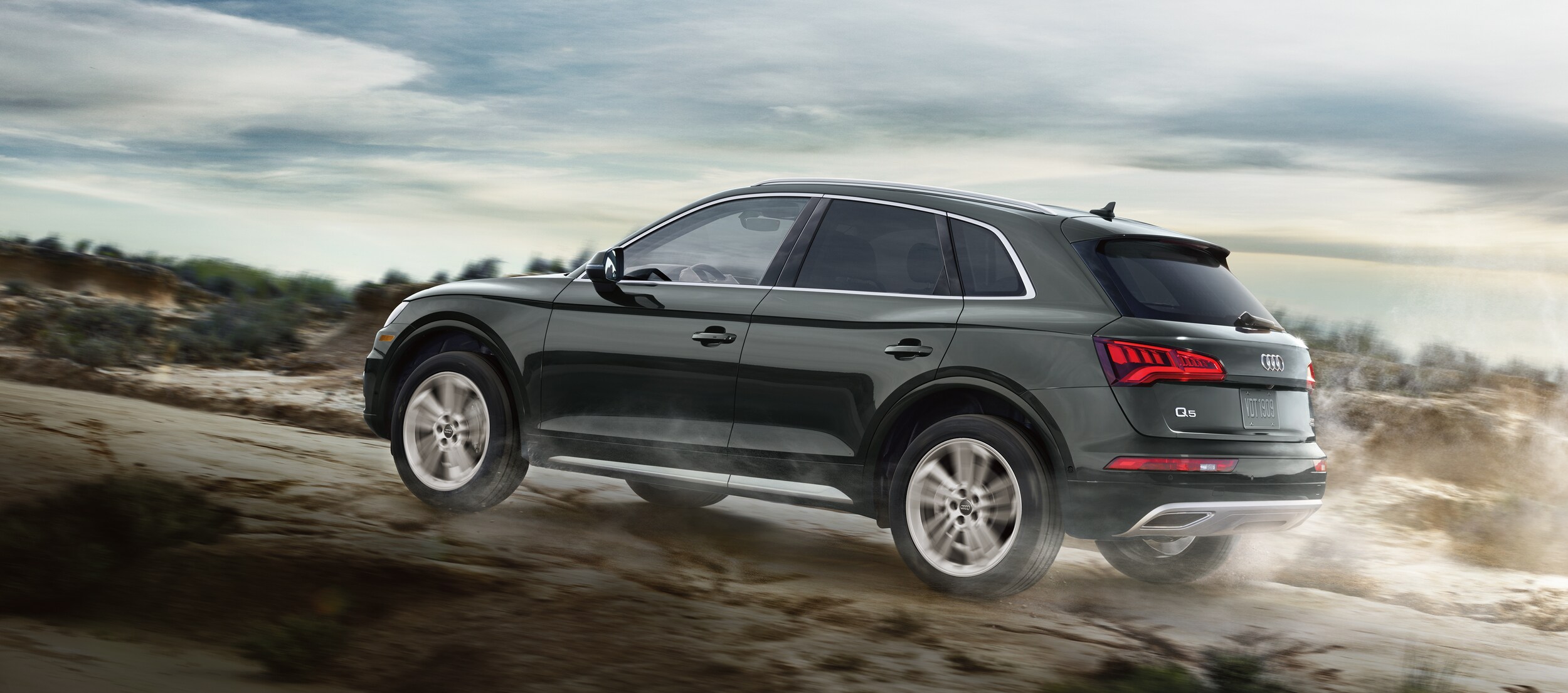 2020-Audi-Q5-2.0tPrestige -SUV-L01 (1).png
