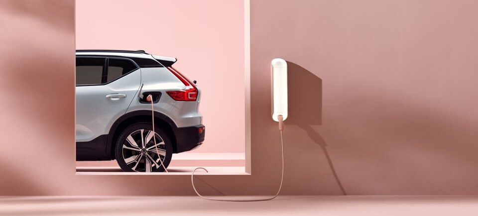 Order XC40 Recharge Hybrid Luxury SUV.jpg