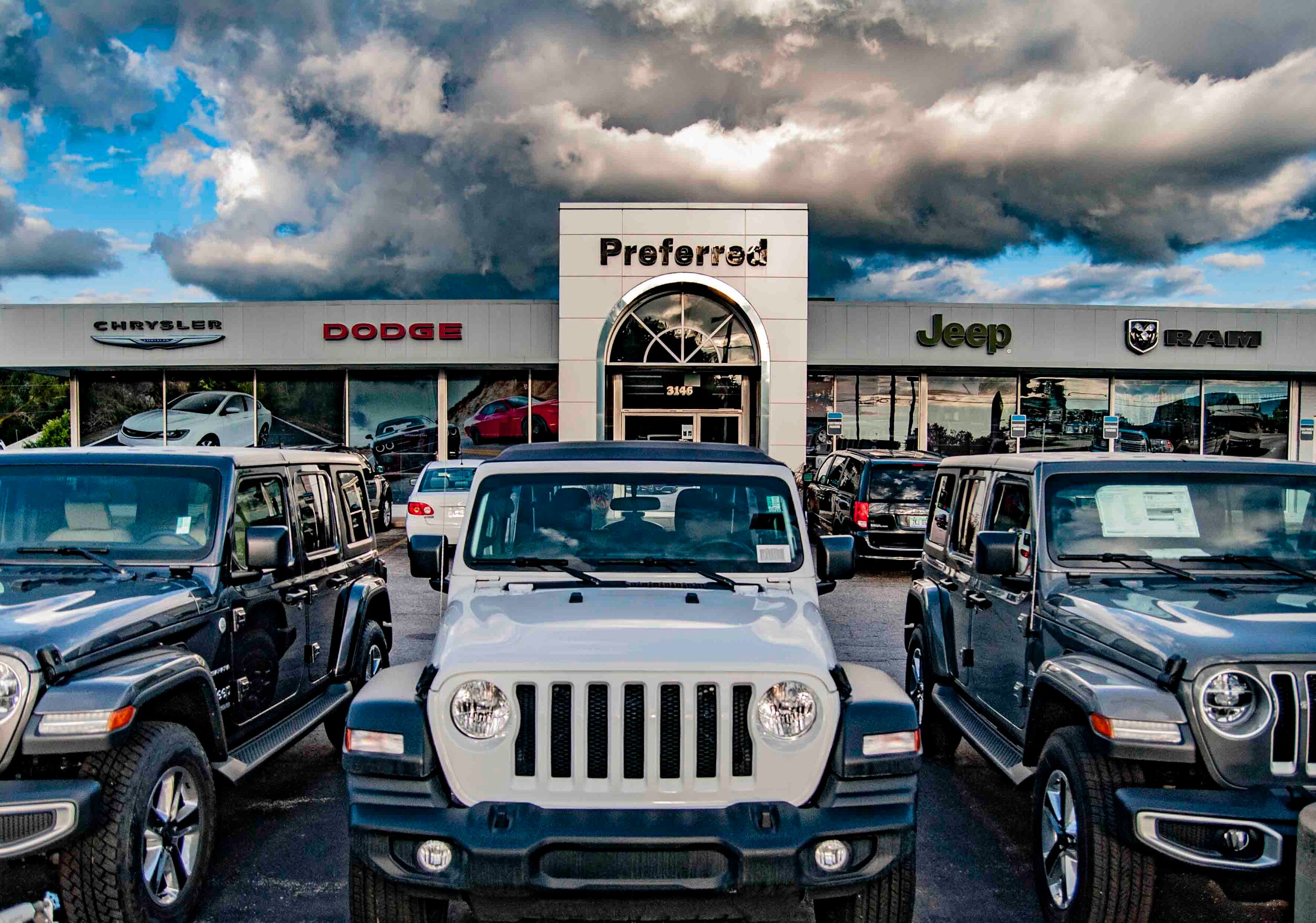 dealership outside6_4.jpg