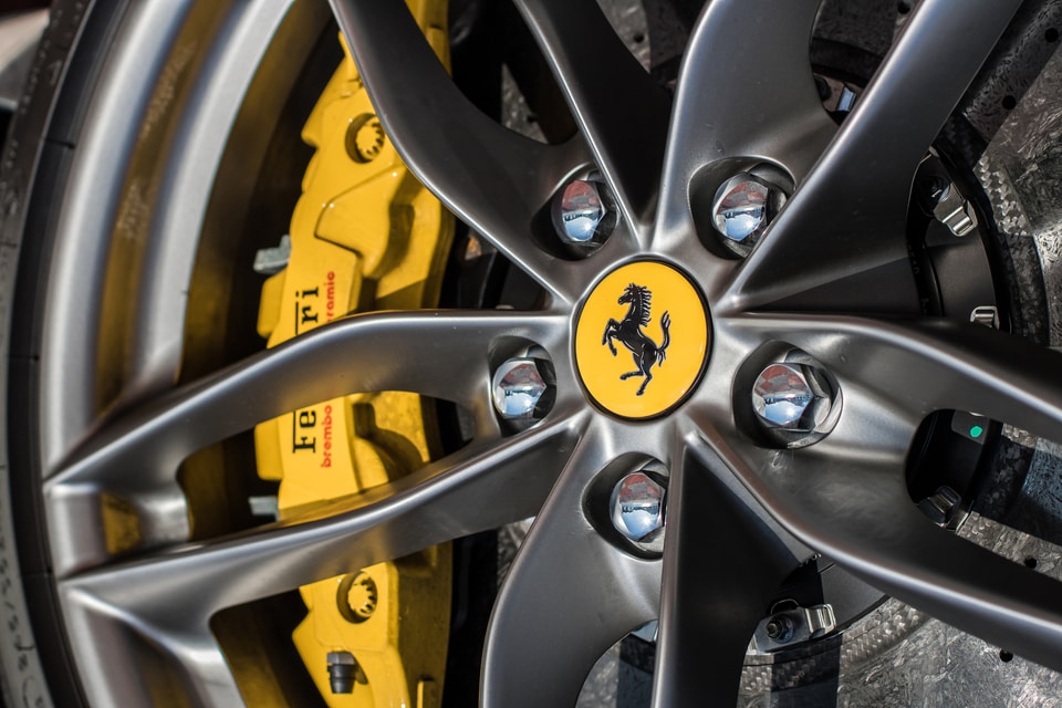 Ferrari_Accesories_05.jpeg