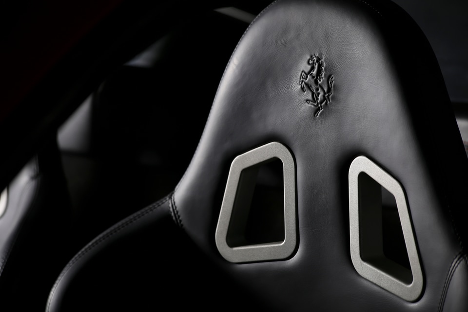 Ferrari_Accesories_04.jpeg