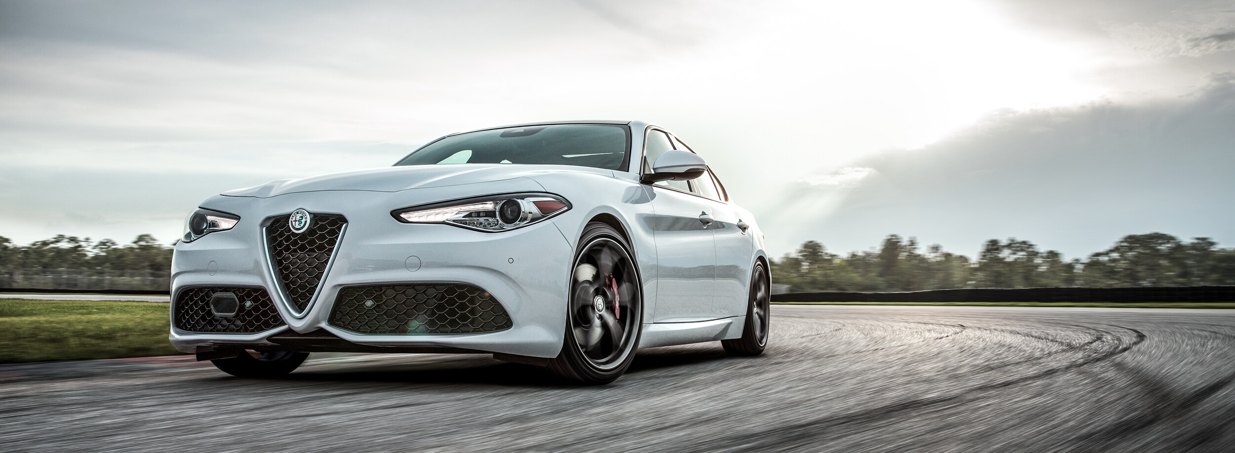 2019 Alfa Romeo Giulia - Exterior (2).jpeg