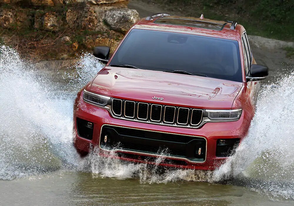 2021-Grand-Cherokee-L-3-Row-Water-Fording-Capability-Desktop.jpg