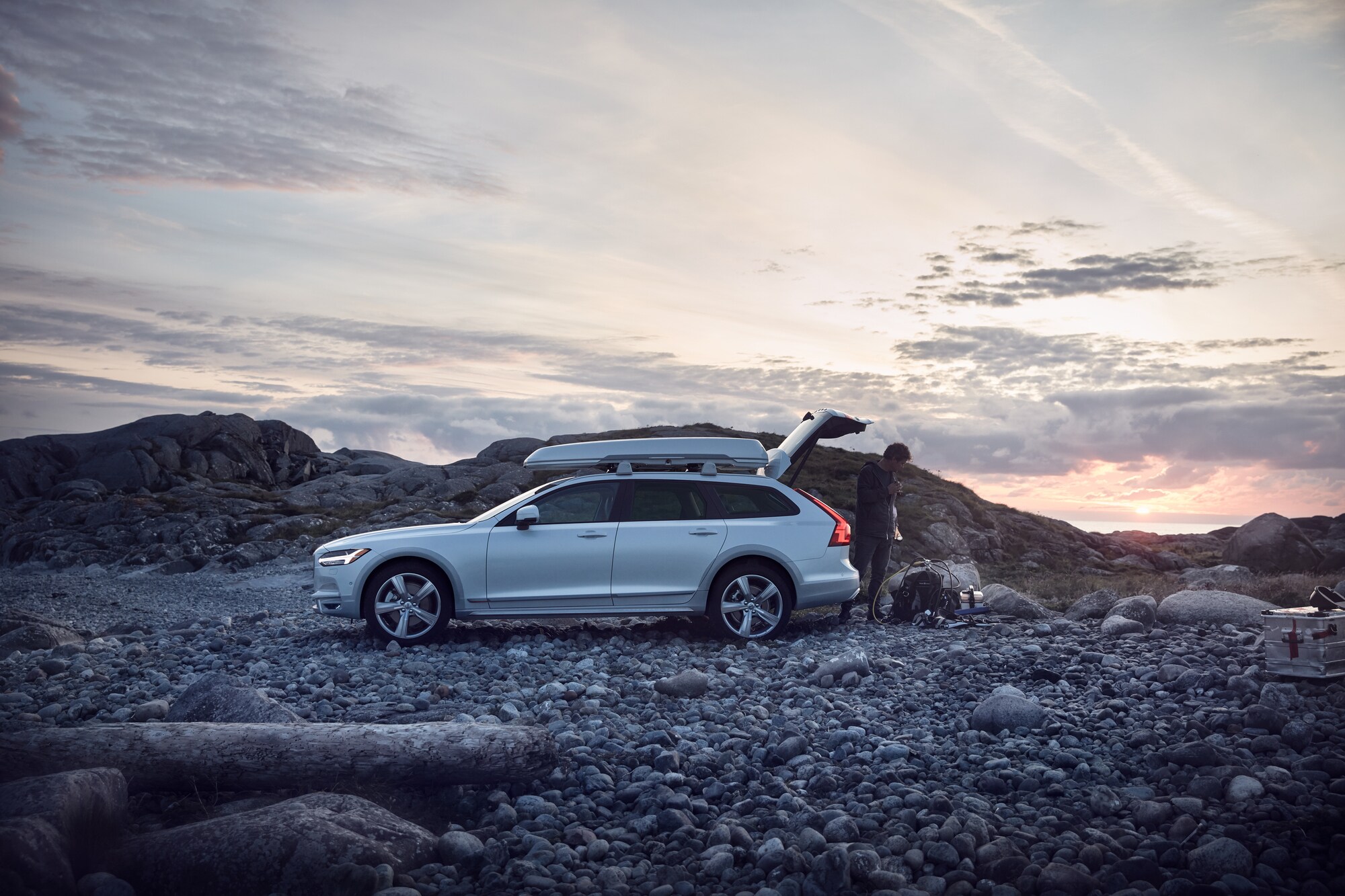 V90CC_MY19_Post_6.jpg