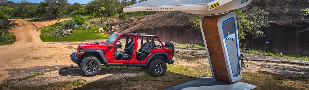 Jeep Wrangler vs Toyota 4Runner.jpg