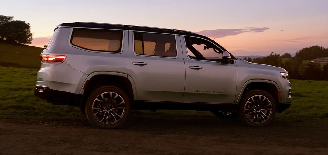 Available Premium Color-Tinted Glass_Wagoneer Feature.jpg