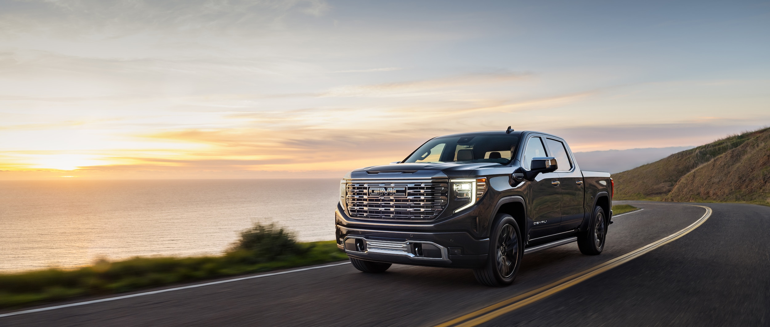 2023-GMC-Sierra1500-Denali-CrewCab-ShortBox-Truck-L02.jpg