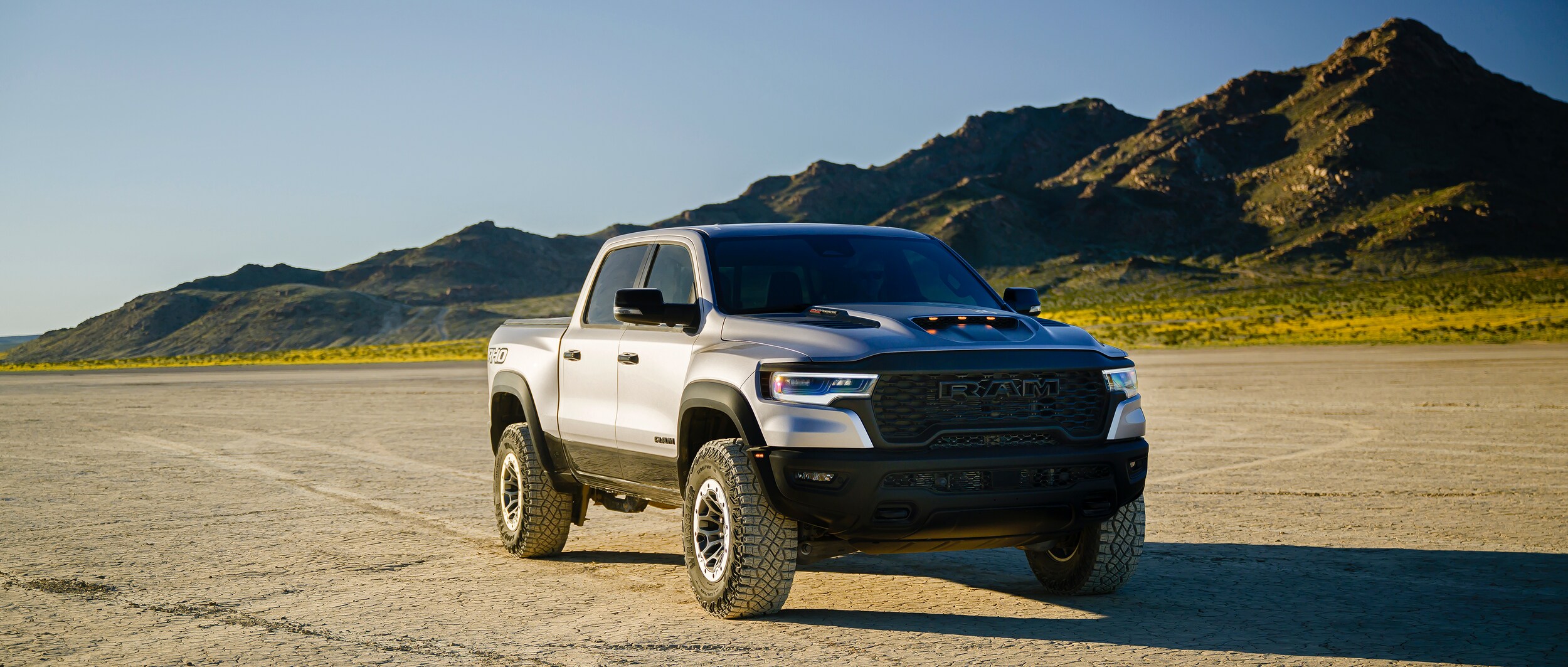 2025-RAM-1500-RHO-CrewCab-Truck-L03.jpg