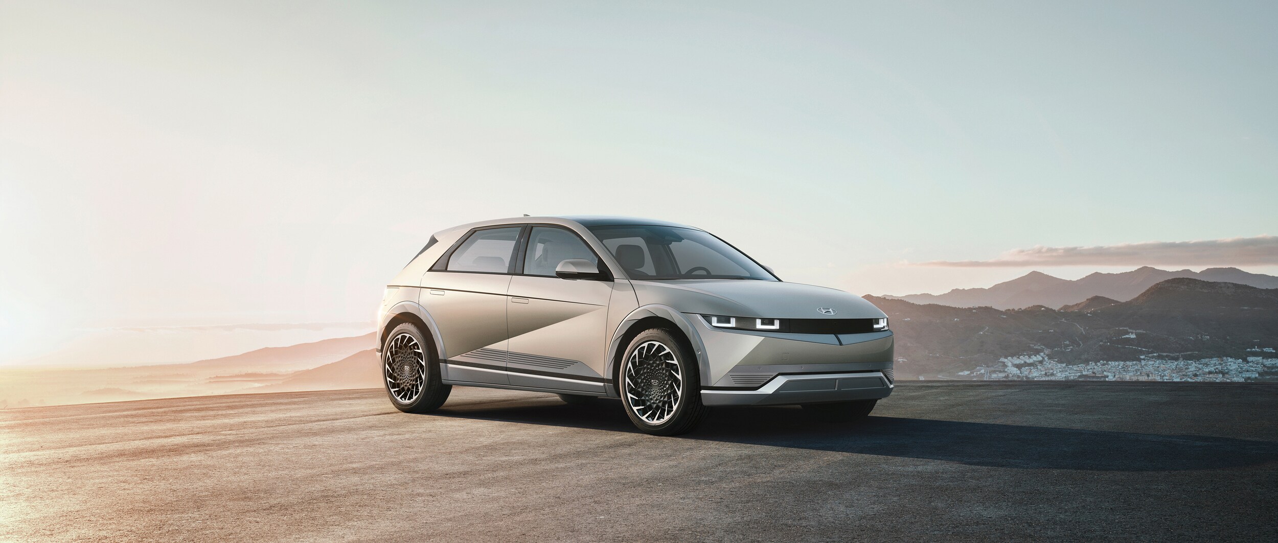 2023-Hyundai-IONIQ5-Limited-SUV-L08.jpeg