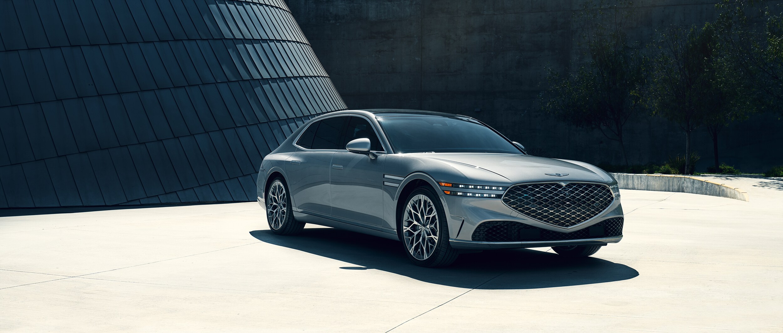 Genesis-G90-3.5T-Sedan-L02.jpg