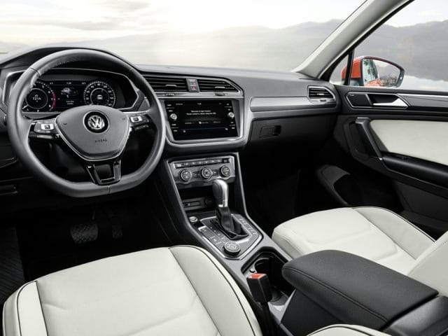 2019 Volkswagen Tiguan - Interior (2).jpg