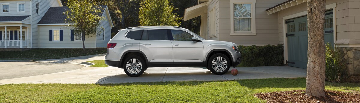 2018-Volkswagen-Atlas-V6SEL-SUV-L01 (2).png