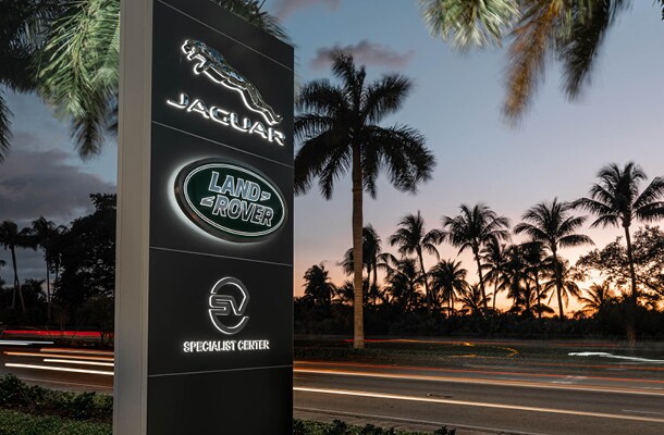 Land Rover Naples - Sign Land Rover Naples - Sign