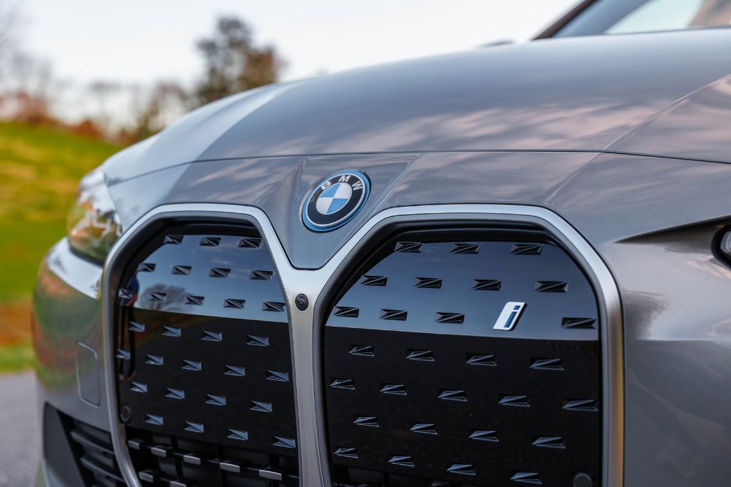 2024-bmw-i4-flow-bmw.jpg BMW i4 close-up view of front grille, shown in silver