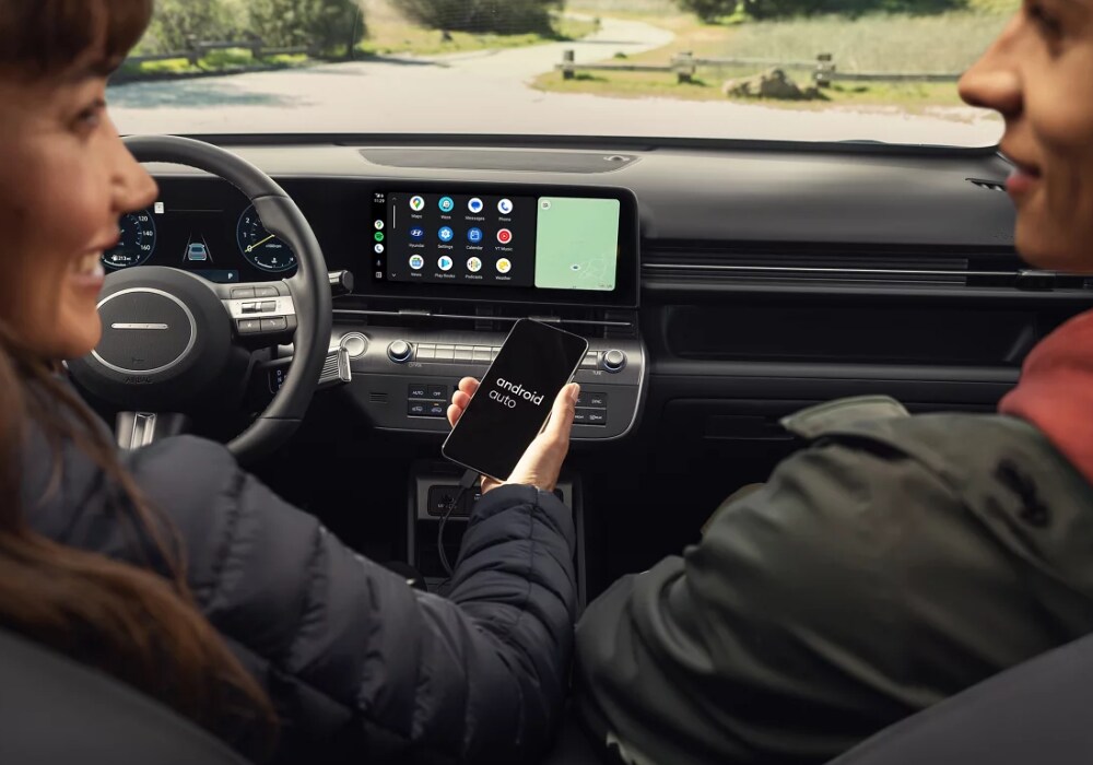 hyundai-kona-interior-2024.png interior show of the 2024 Hyundai Kona with infotainment center lit up and Android Auto connected to the screen
