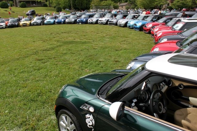 minis-on-the-dragon.jpg