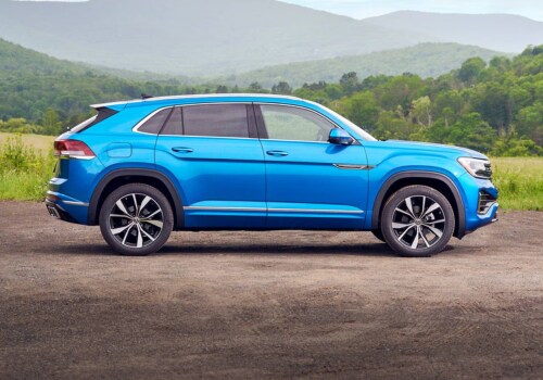 volkswagen-atlas-cross-sport-suv.png Side view of a new VW Atlas Cross Sport parked in front of a mountain range