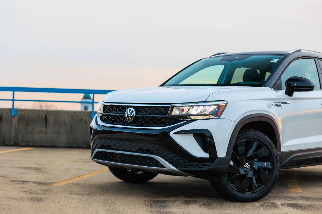 volkswagen-taos-features.jpg Front view of a white Volkswagen Taos for sale in North Carolina
