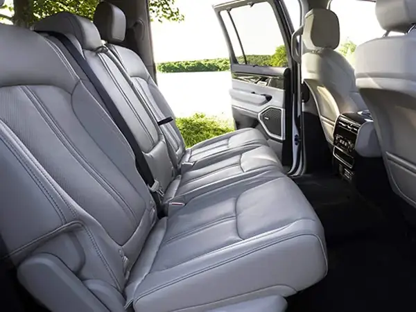 2025 Wagoneer seats