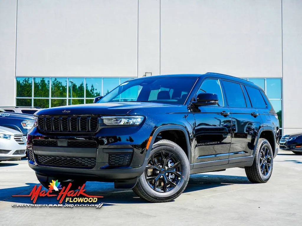 2025 Jeep Grand Cherokee exterior