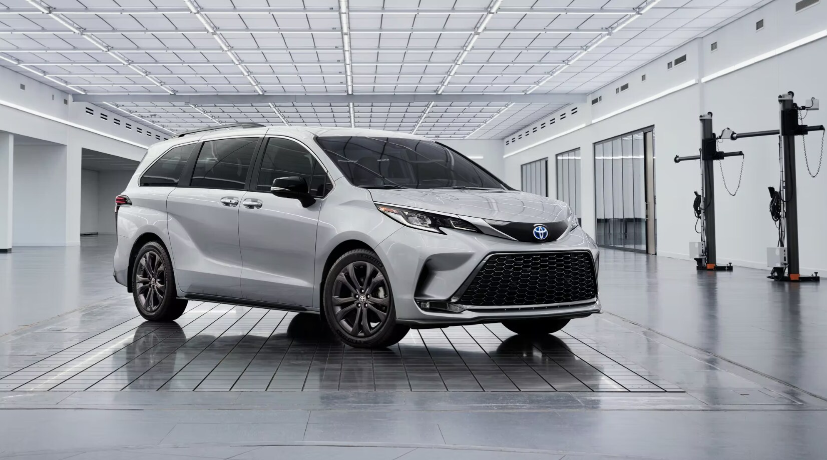 2023-Toyota-Sienna-Silver.png