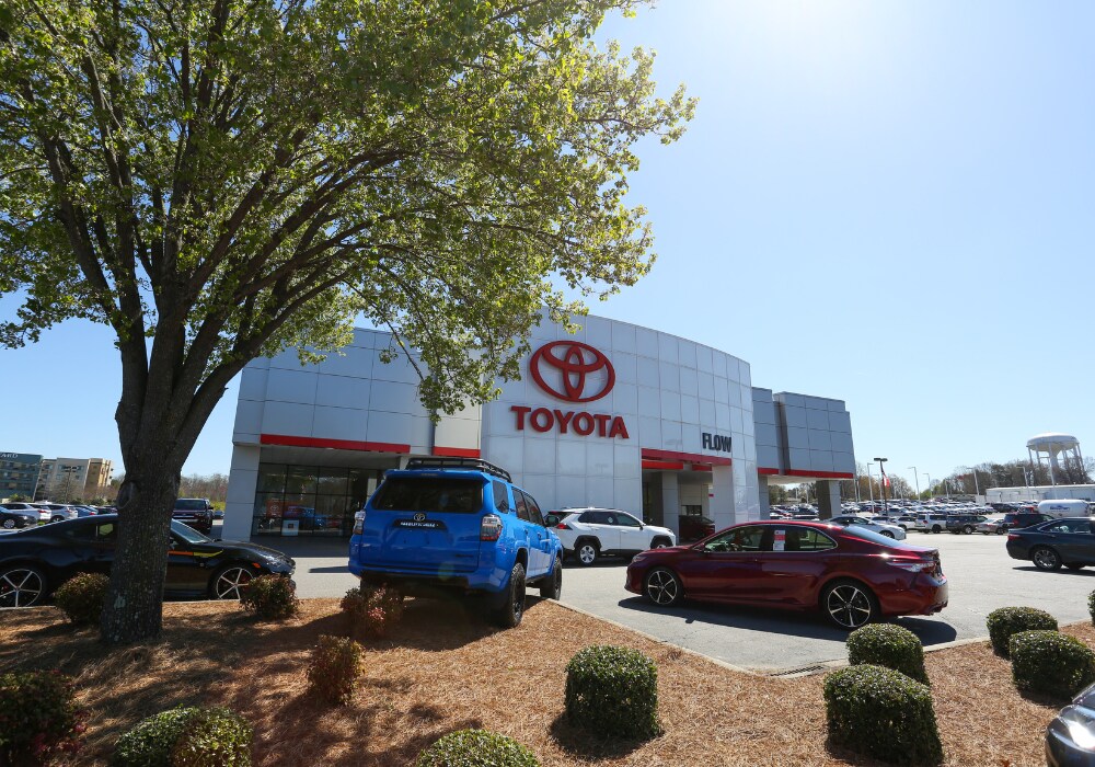 toyota-certified-pre-owned-cars-statesville.png Toyota cars and SUVs parked outside a Toyota dealership located in Statesville, NC