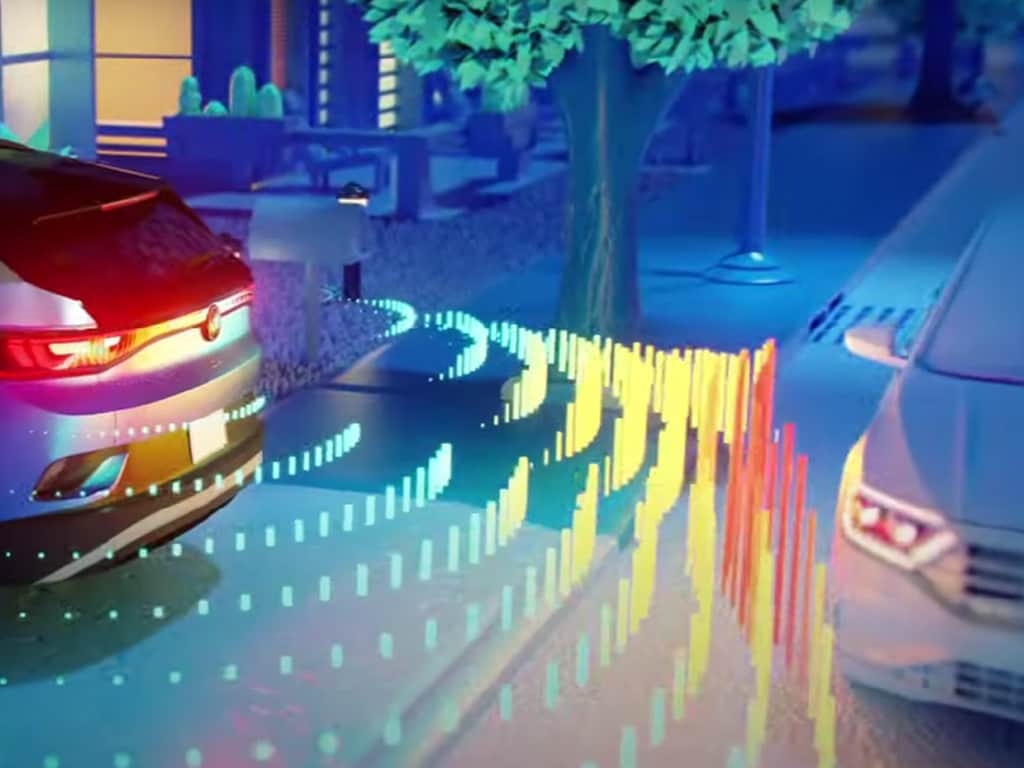 vw-read-traffic-alert.jpg VW ID.4 backing up into the street and using its rear traffic alert feature