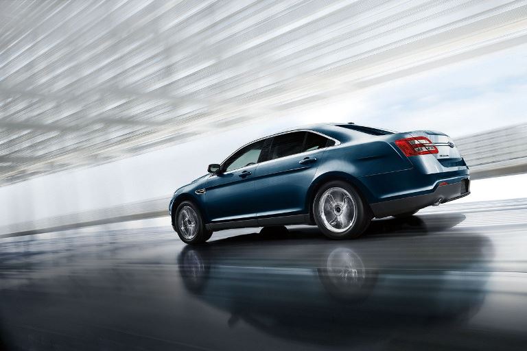 2017-Ford-Taurus-BlueSideexterior.jpg