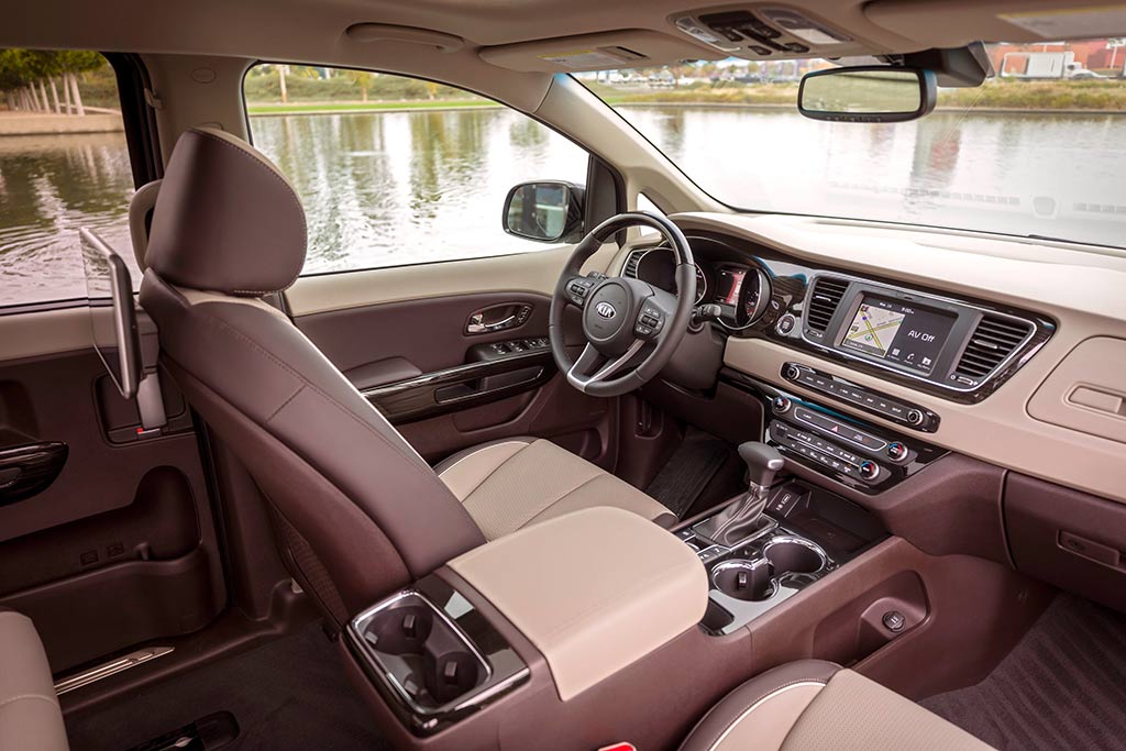 2020-Kia-Sedona-interior.jpg