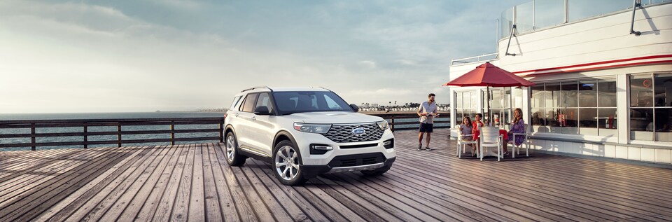 2020-Ford-Explorer-Platinum-SUV-L04.png