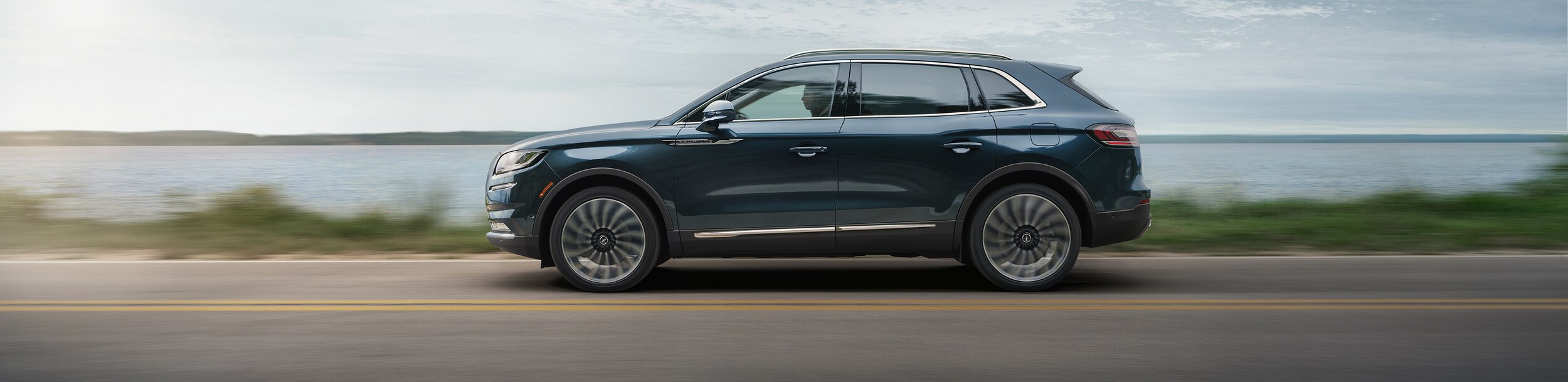 2021-Lincoln-Nautilus-BlackLabel-SUV-L01.png
