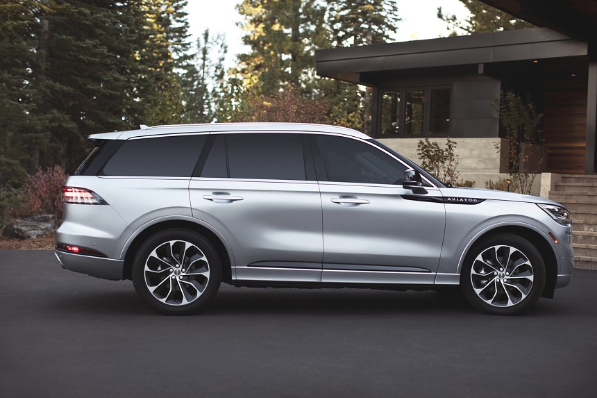 Lincoln_Aviator_GrandTour_Silver_Side_View.png