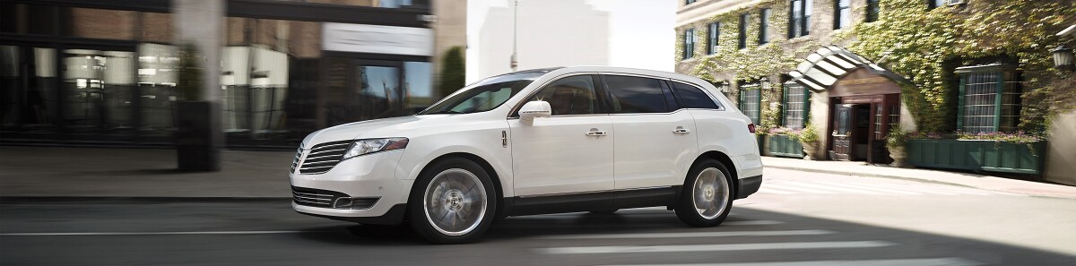 2019_Lincoln_MKT_SUV-with-3rd-row-seats-White