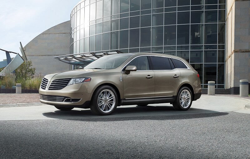 2019_Lincoln_MKT_Exterior_Drivers_Side