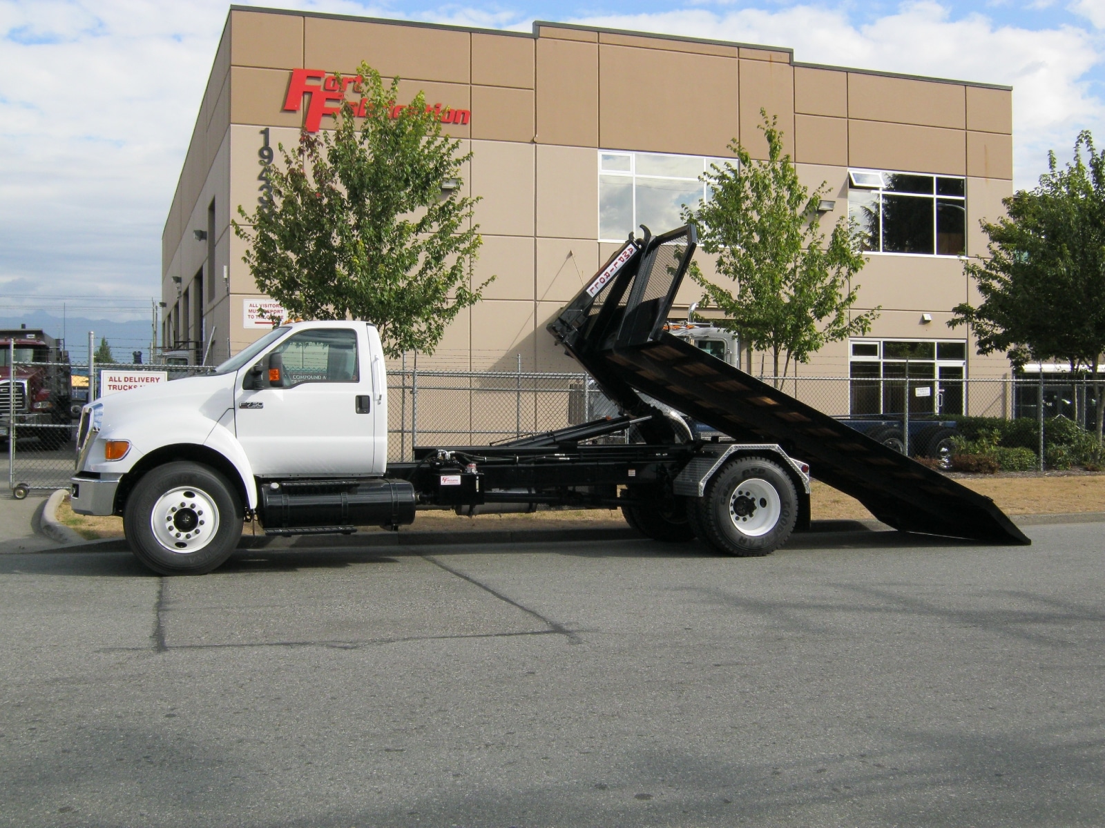 New 2017 Fort Fabrication Roll Off Flat Deck For Sale Surrey BC