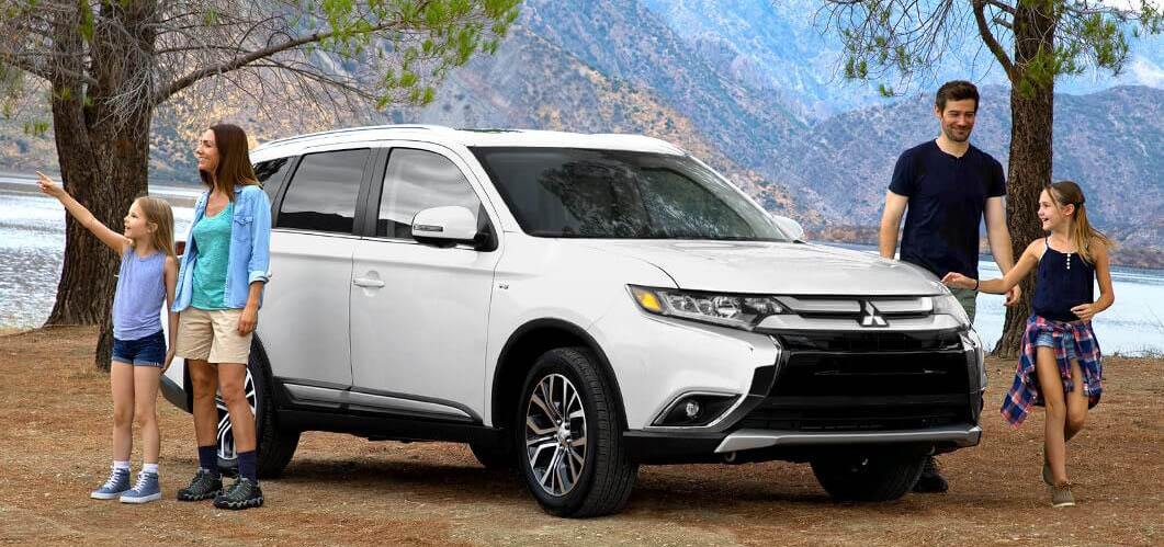 Mitsubishi-Outlander-2018-Gallery-Family-cropped.jpg