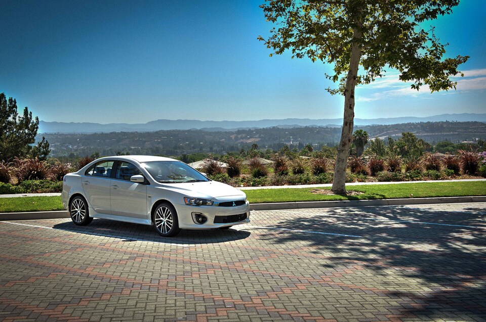 2017-Mitsubishi-Lancer-SE-2.4-Sedan-L02.png