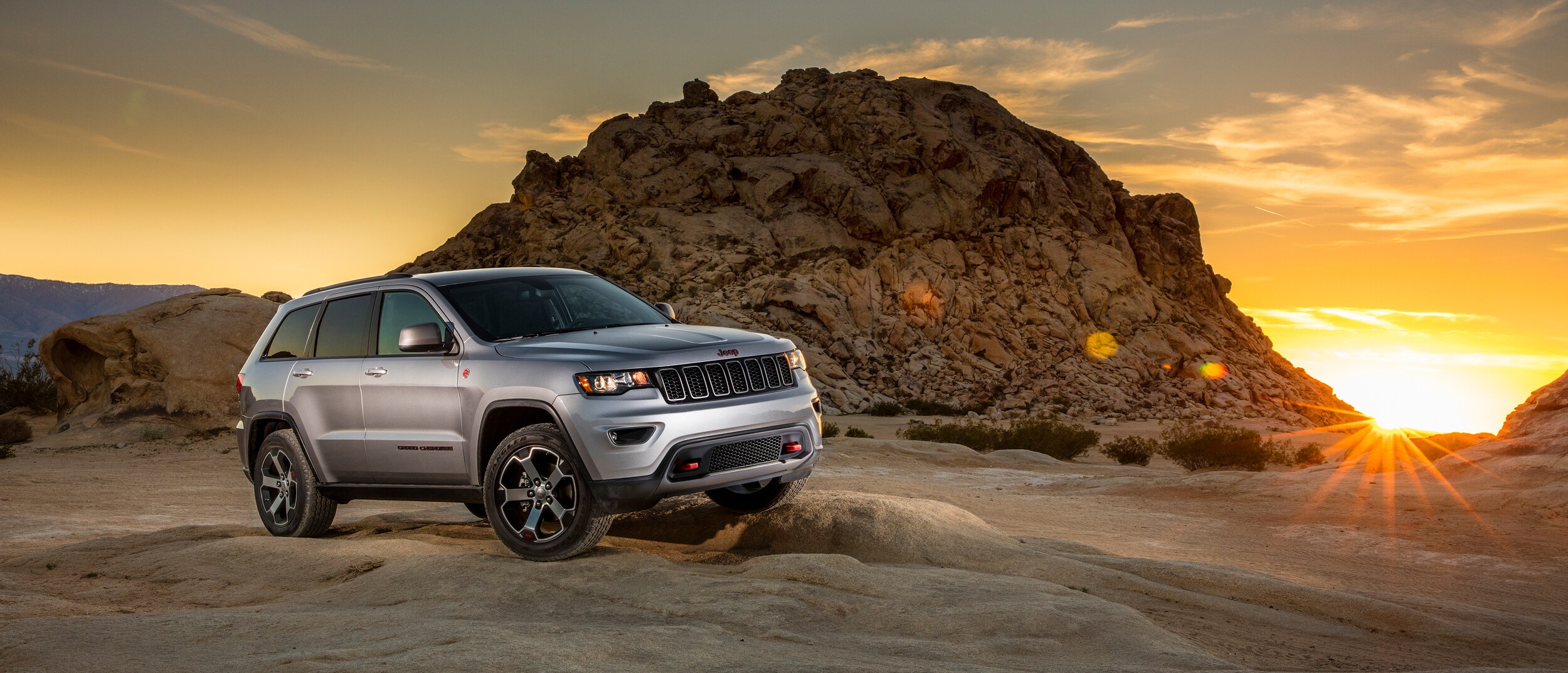 2018-Jeep-GrandCherokee-TrailHawk-SUV-L01.jpeg