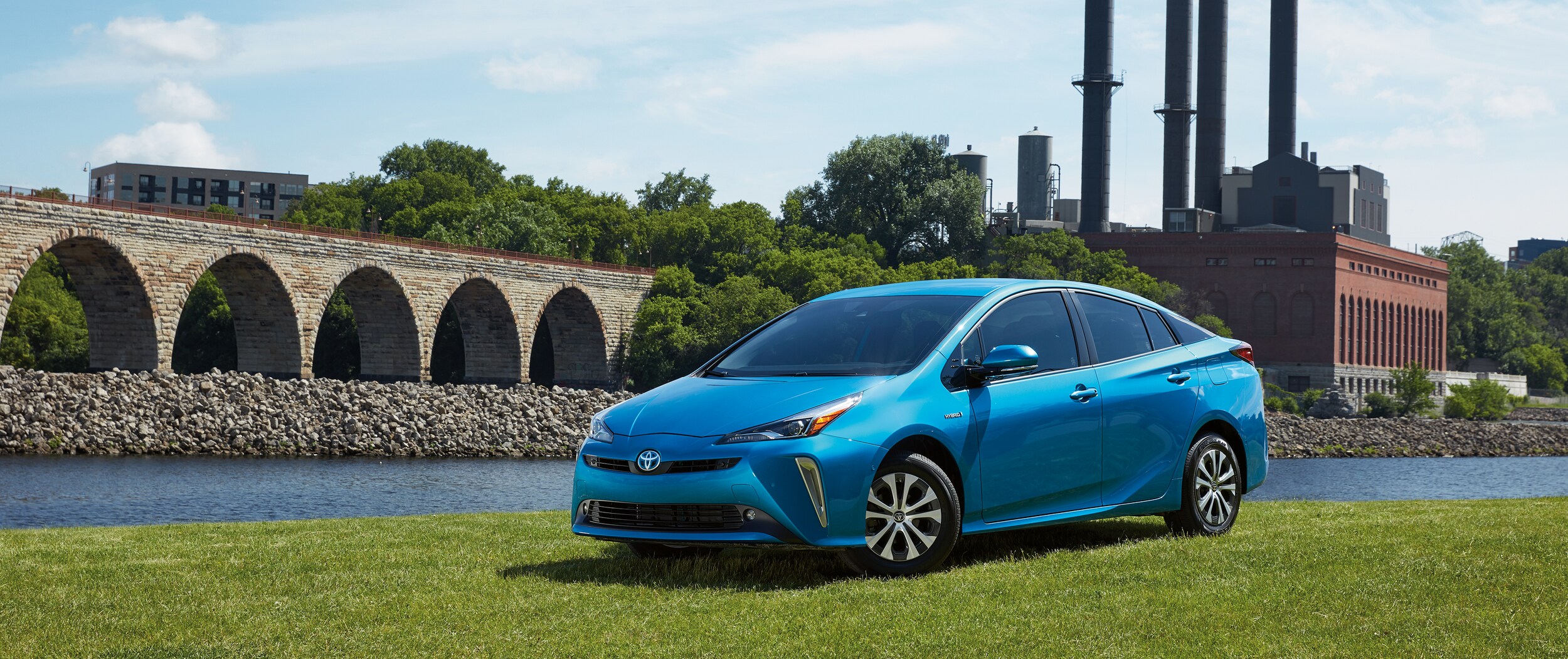 2021-Toyota-Prius-XLEAWDe-Hatchback-L02.png