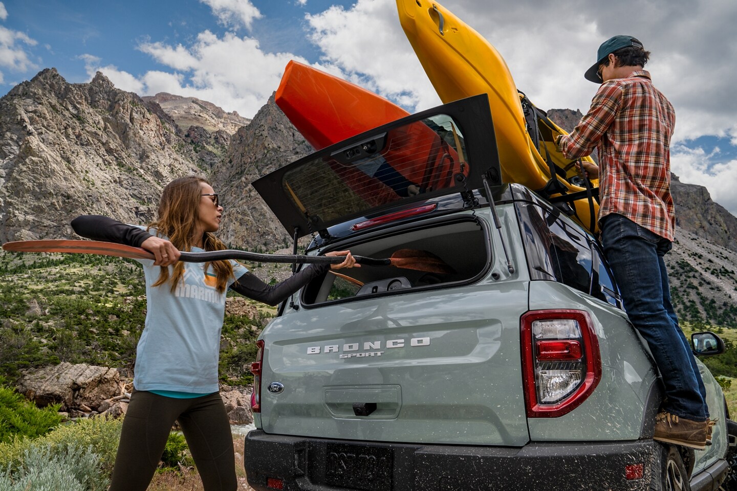 Flip-up rear glass for easy cargo access in the 2024 Ford Bronco® Sport