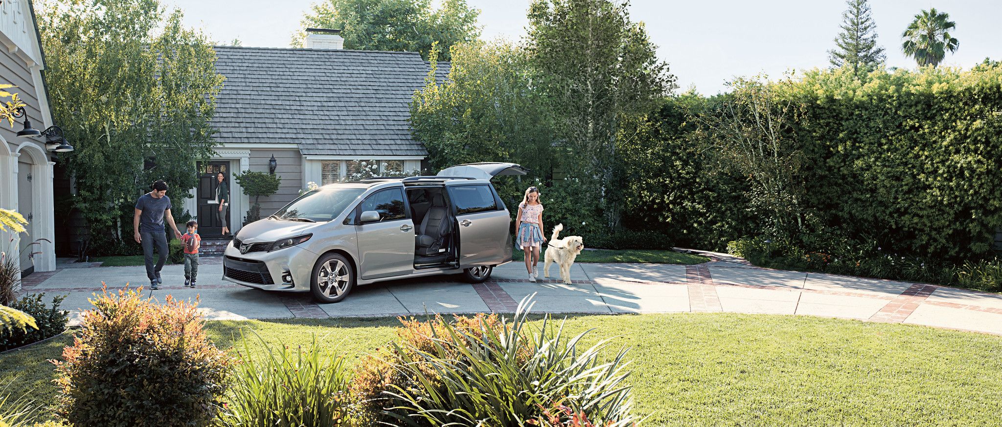 2020 Toyota Sienna.jpg